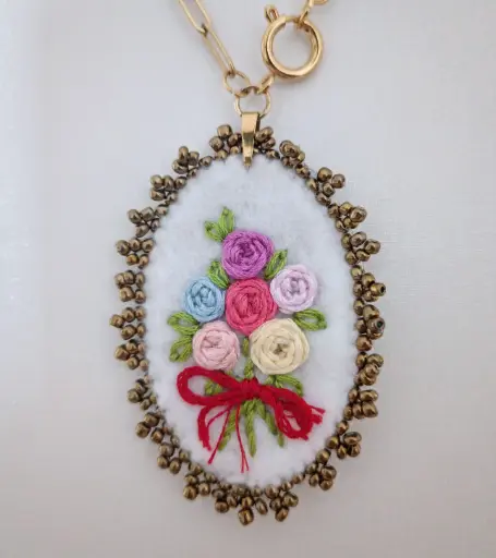 Collar Bordado